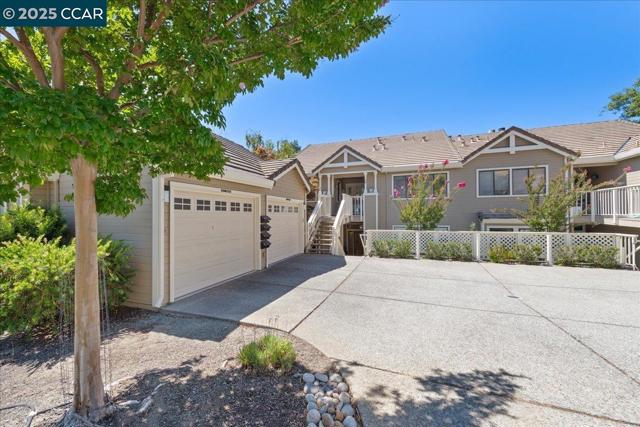 5501 Terra Granada Dr, Walnut Creek CA: https://media.crmls.org/mediaz/e6fb35d9-c7d8-4146-806d-ee9a783df665.jpg