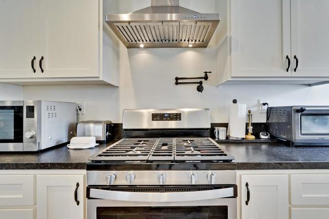 118 Cherry Avenue, South San Francisco CA: https://media.crmls.org/mediaz/e6fb6d1f-c406-4569-91f4-590ced0b2cb9.jpg