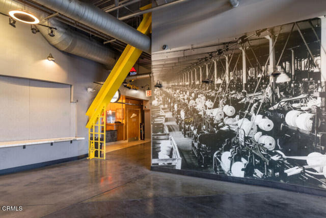 746 S Los Angeles Street, Los Angeles CA: https://media.crmls.org/mediaz/e6fbae79-5e0f-40ef-99ea-02aa2b994fd6.jpg