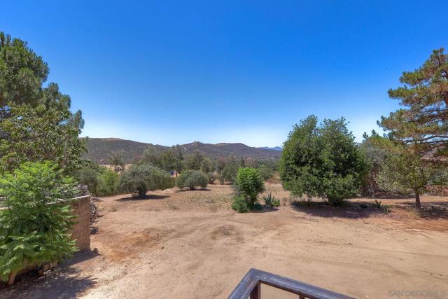25861 E Old Julian Hwy, Ramona CA: https://media.crmls.org/mediaz/e6fbc32c-1c11-4e9e-bcfb-6cd65518fb50.jpg