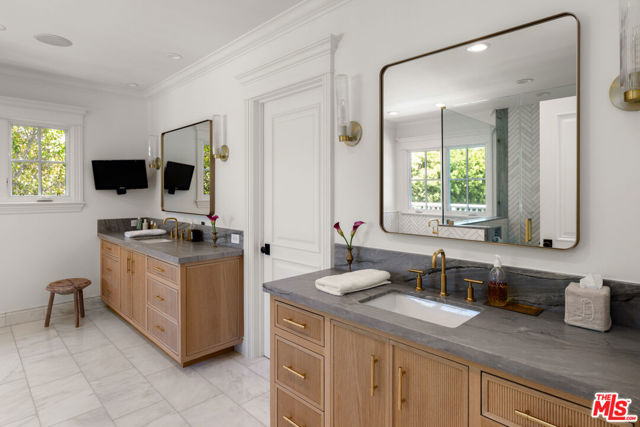 Drew Fenton | 146 N Carmelina Avenue Los Angeles CA | MLS: 7169416