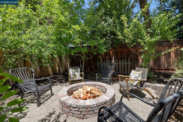 312 Soule Ave, Pleasant Hill CA: https://media.crmls.org/mediaz/e6fbffe3-952b-4068-8f16-b7884a995388.jpg