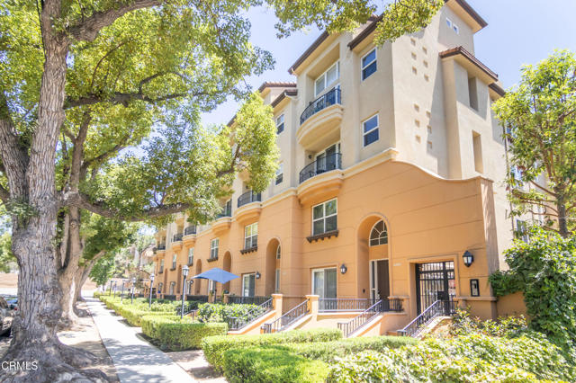 286 N Madison Avenue, Pasadena CA: https://media.crmls.org/mediaz/e6fc0420-6163-46b9-a3cc-f1bace77c9a0.jpg