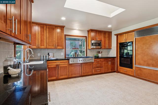 1149 Camino Vallecito, Lafayette CA: https://media.crmls.org/mediaz/e6fc2e0a-b653-45f4-be19-64133be6a9d3.jpg