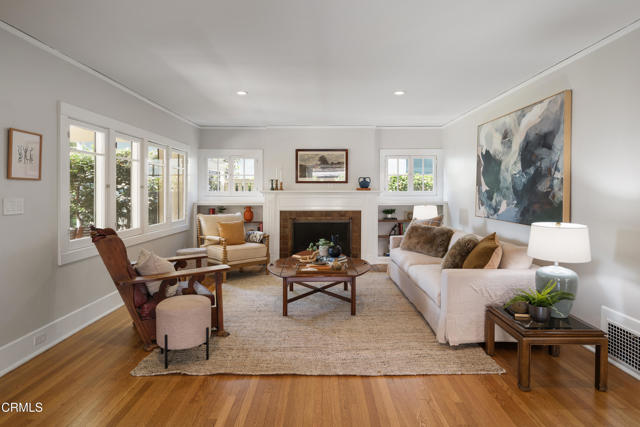 1036 N Chester Avenue, Pasadena CA: https://media.crmls.org/mediaz/e6fc57dc-f003-4ece-985c-f87f9fe3369c.jpg