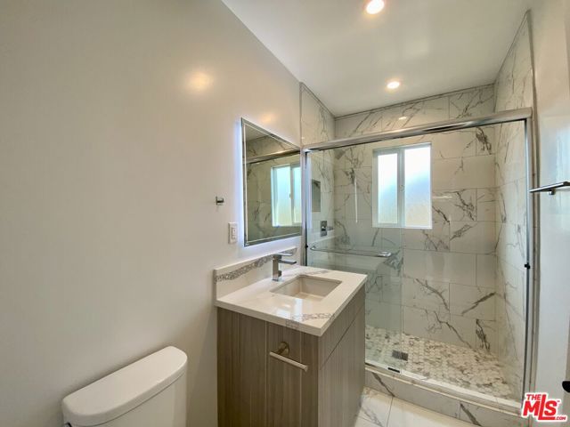3207 W 3rd Street, Los Angeles CA: https://media.crmls.org/mediaz/e6fc6778-3860-4b54-83d5-ac056bec52d5.jpg