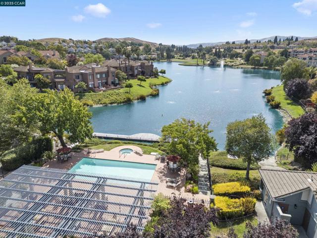 3094 Lakemont Dr, San Ramon CA: https://media.crmls.org/mediaz/e6fc7a07-bcae-4036-a530-3b66f9afc187.jpg