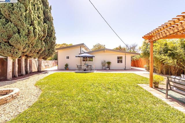 697 Lakewood Dr, Sunnyvale CA: https://media.crmls.org/mediaz/e6fc7a24-09c5-40a8-a538-f62f05f950bb.jpg