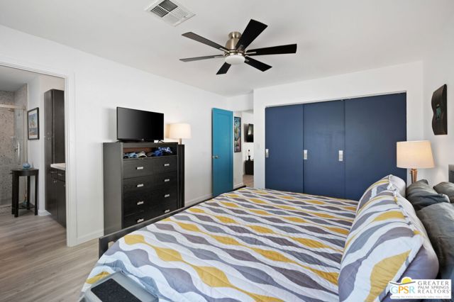 240 Los Pinos Drive, Palm Springs CA: https://media.crmls.org/mediaz/e6fcb981-1784-4973-bec1-346bf9ec18f3.jpg