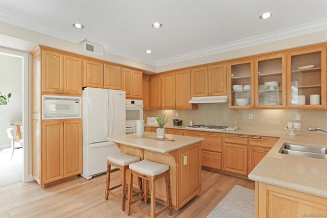1413 Branta, Carlsbad CA: https://media.crmls.org/mediaz/e6fcbcce-4ee5-43da-94ef-40ed28955e13.jpg