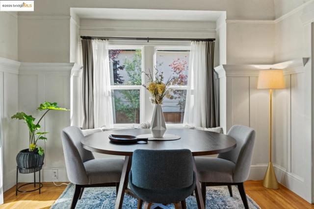3757 Lincoln Ave, Oakland CA: https://media.crmls.org/mediaz/e6fd1b1e-9093-499d-bba7-832af5a04b59.jpg