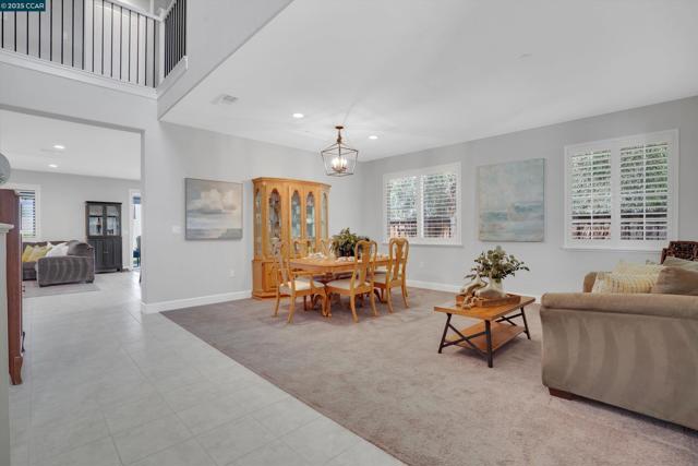 38 Pato Ct, Oakley CA: https://media.crmls.org/mediaz/e6fdace6-e30f-46c0-bb7a-f43b48a787f5.jpg