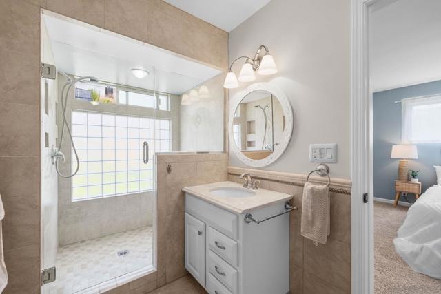 3560 Donna Dr, Carlsbad CA: https://media.crmls.org/mediaz/e6fdbf95-e0da-40be-81e7-b714b8113201.jpg