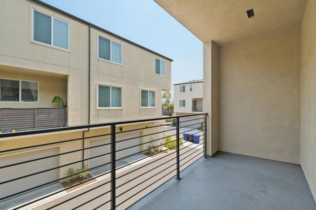 5212 Beachfront Cove, San Diego CA: https://media.crmls.org/mediaz/e6fded41-308d-462e-98db-3ff54c2960e0.jpg