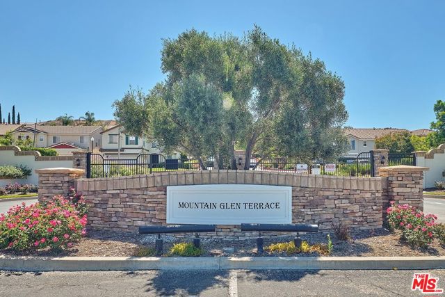 12512 Valley Vista Way, Sylmar CA: https://media.crmls.org/mediaz/e6fe0881-e0a9-4bbe-8a9d-233bcfa212fa.jpg
