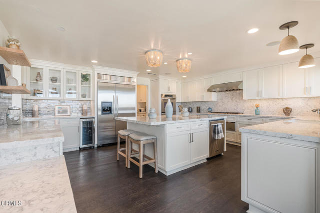 1501 Mandalay Beach Road, Oxnard CA: https://media.crmls.org/mediaz/e6fe1607-3e35-4d4f-94ee-6ad4a59dd0bb.jpg