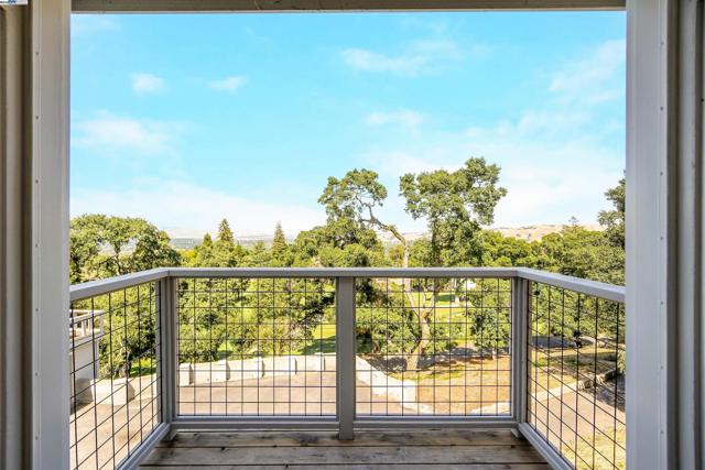 102 Castlewood Dr, Pleasanton CA: https://media.crmls.org/mediaz/e6fe19b2-2d43-4c34-9844-b4eb35c9a9e6.jpg