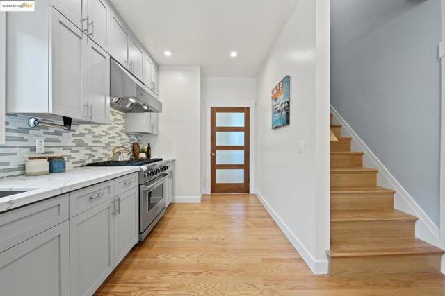 1026 Ventura Ave, Albany CA: https://media.crmls.org/mediaz/e6fe2578-104e-4daf-8aef-693f6f1e07bf.jpg