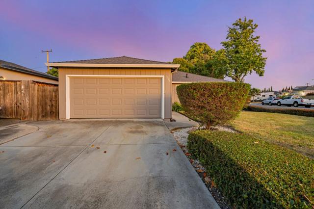 3384 Fowler Avenue, Santa Clara CA: https://media.crmls.org/mediaz/e6fe297e-c29f-40e5-b63e-be15be82fed4.jpg