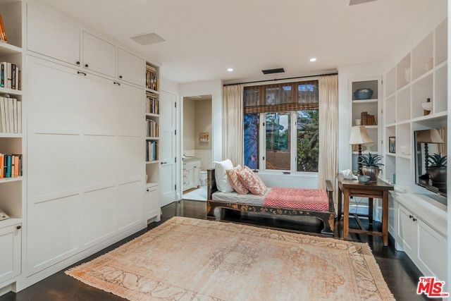 850 Muskingum Avenue, Pacific Palisades CA: https://media.crmls.org/mediaz/e6fe8da2-8bac-4129-b476-d6b13b65fac9.jpg