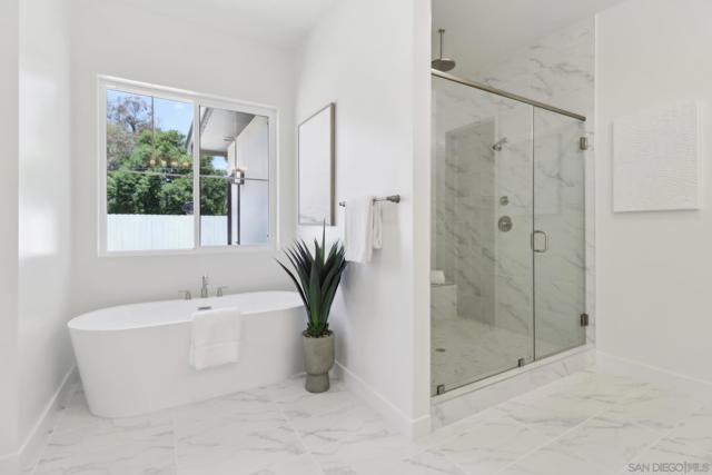 2745 Alexander Dr, Escondido CA: https://media.crmls.org/mediaz/e6ff2960-17eb-4654-8faf-d5f648259c41.jpg