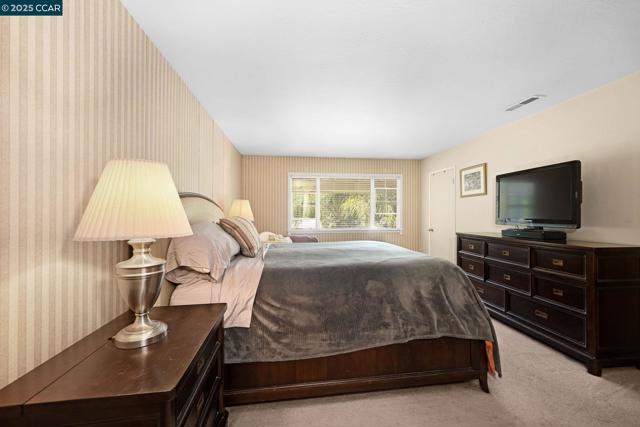 35 Alta Sierra Pl, Alamo CA: https://media.crmls.org/mediaz/e6ff38fb-d3e5-4d86-ad32-47169872dc7f.jpg