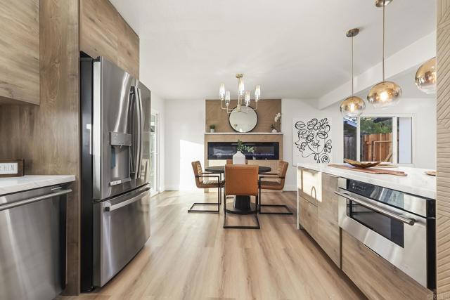 6802 MAURY DR, San Diego CA: https://media.crmls.org/mediaz/e6ff64ec-6062-464e-8b0d-d3c2e9c24acb.jpg