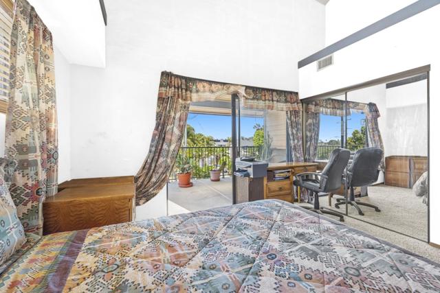 4006 Layang Layang Circle, Carlsbad CA: https://media.crmls.org/mediaz/e6ff88ca-3228-45e2-a990-d508efd6b90b.jpg