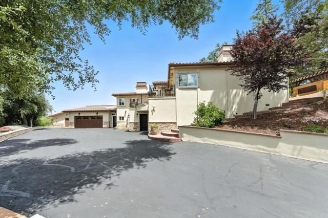 18702 Bear Creek Road, Los Gatos CA: https://media.crmls.org/mediaz/e6ff9d7f-673a-4507-b7f6-ec8e0c701507.jpg