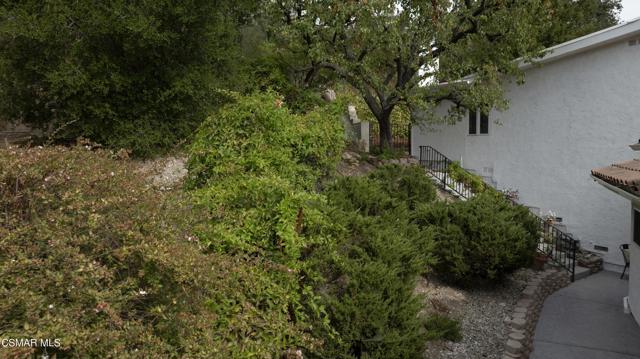 28329 Foothill Drive, Agoura Hills CA: https://media.crmls.org/mediaz/e70016e3-d2f8-43eb-b44a-ba9a922618d5.jpg