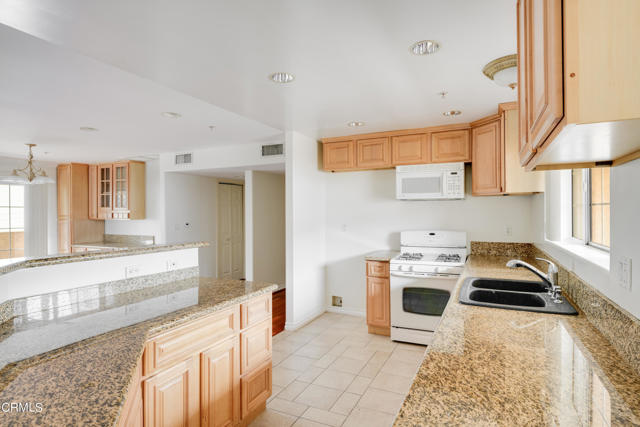 Detail Gallery Image 7 of 19 For 617 E Tujunga Ave #101,  Burbank,  CA 91501 - 3 Beds | 2 Baths