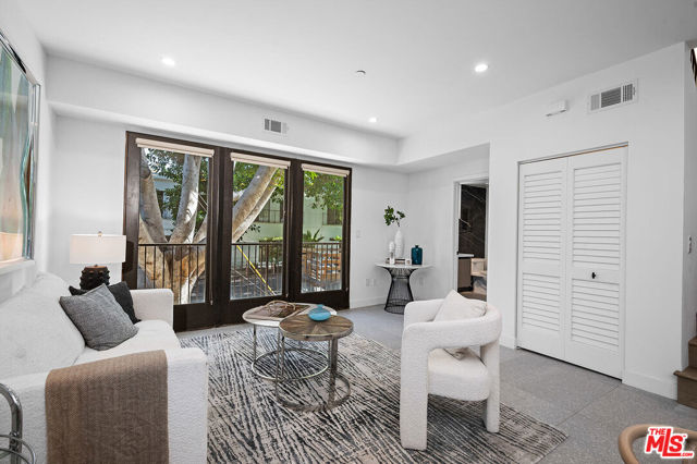 1016 N Martel Avenue, West Hollywood CA: https://media.crmls.org/mediaz/e7007e88-99aa-4836-9cd8-961cda422daa.jpg