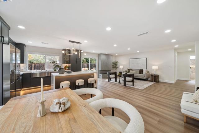 31314 San Andreas Dr, Union City CA: https://media.crmls.org/mediaz/e7008f9e-1b64-4594-844b-30d6f6859214.jpg