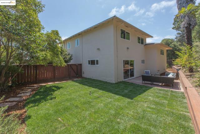 21 Maggiora Ct, Oakland CA: https://media.crmls.org/mediaz/e700ca75-f33f-404e-b8ab-9eaa57693819.jpg