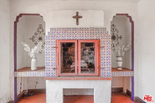 6119 Del Valle Drive, Los Angeles CA: https://media.crmls.org/mediaz/e7011ce9-3320-45a1-8790-772395314e7e.jpg