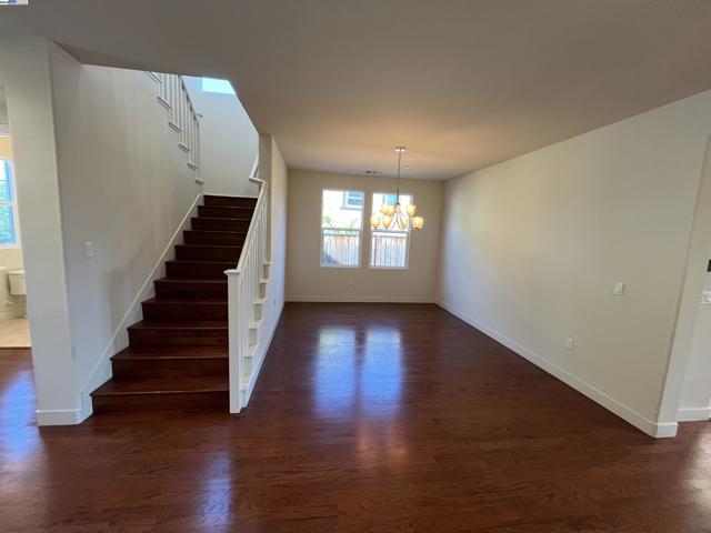 17659 Whisper Ln, Castro Valley CA: https://media.crmls.org/mediaz/e7013f3e-bda3-42a2-a8b3-1fb5c759534e.jpg