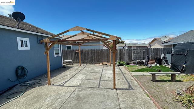 1929 Lincoln Avenue, Richmond CA: https://media.crmls.org/mediaz/e7014399-7075-4567-a002-be1b1ecc4869.jpg