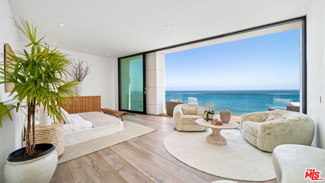 26814 Malibu Cove Colony Drive, Malibu CA: https://media.crmls.org/mediaz/e70144b0-40d0-44c0-be77-15c6a72f671a.jpg