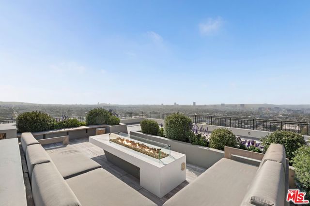 1100 Alta Loma Road, West Hollywood CA: https://media.crmls.org/mediaz/e7016a20-0596-4927-8476-db8fd433da09.jpg