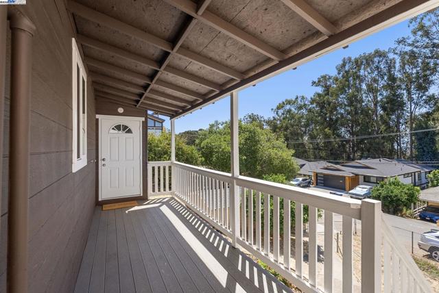 25910 Westview Way, Hayward CA: https://media.crmls.org/mediaz/e7019060-db73-4ecb-89be-10164e978a20.jpg