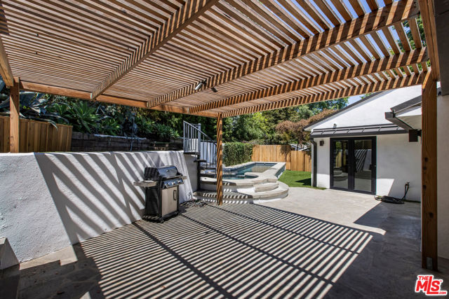 2425 Rinconia Drive, Los Angeles CA: https://media.crmls.org/mediaz/e701d973-8695-4a9e-a6ae-100d48c664ee.jpg