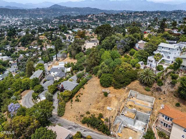 1070 N Oban Dr, Los Angeles CA: https://media.crmls.org/mediaz/e701f584-4152-4acf-acc0-fc791e347c61.jpg