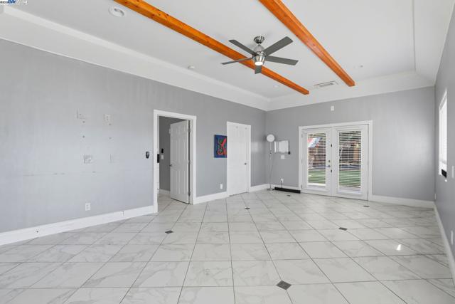 4470 Rolling Oaks Dr, Granite Bay CA: https://media.crmls.org/mediaz/e702bb0e-8190-4197-9d5e-2506e9fae2c2.jpg