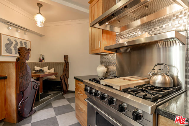 3105 Ledgewood Drive, Los Angeles CA: https://media.crmls.org/mediaz/e702f98d-b4b3-4666-87bc-c87cbec9abbb.jpg