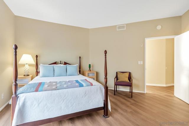 1362 Seacoast Dr, Imperial Beach CA: https://media.crmls.org/mediaz/e7038e1a-55cf-452e-98aa-3eb6c06c5079.jpg