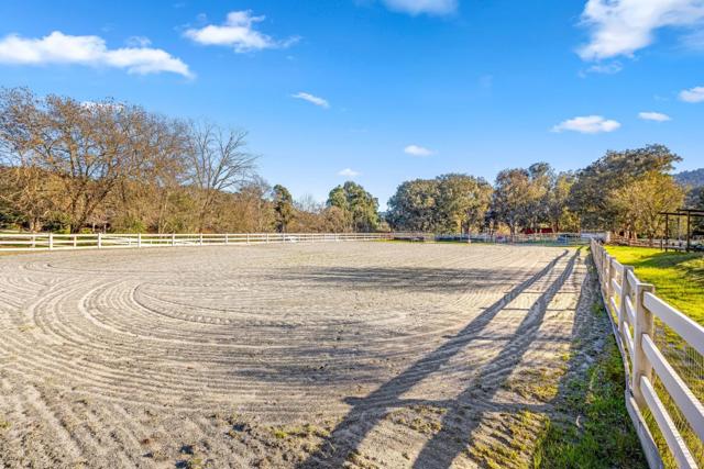 6915 Redwood Retreat Road, Gilroy CA: https://media.crmls.org/mediaz/e7045d4c-eeb9-4287-98ad-96252977383e.jpg