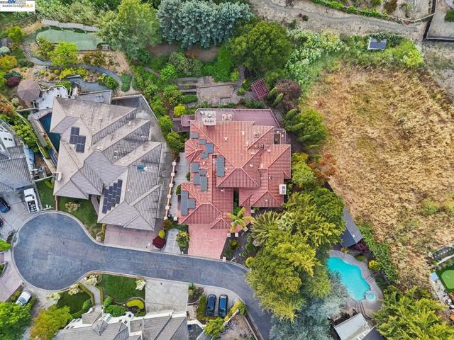 20340 Hunters Knls, Castro Valley CA: https://media.crmls.org/mediaz/e7046266-ad0d-4328-9b97-d630dd117f09.jpg