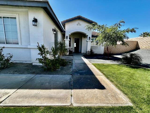 41575 Ashford Place Place, Indio CA: https://media.crmls.org/mediaz/e70547be-94b9-4e3f-9651-fa502ae9d855.jpg