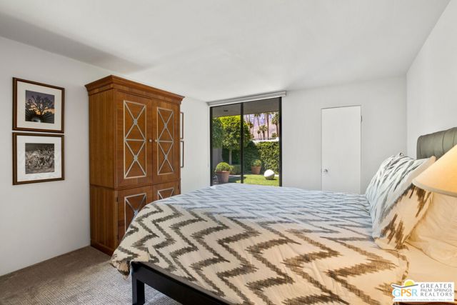 1860 Via Isla, Palm Springs CA: https://media.crmls.org/mediaz/e70549db-3c27-4088-8d0d-e40f7dfeafd4.jpg