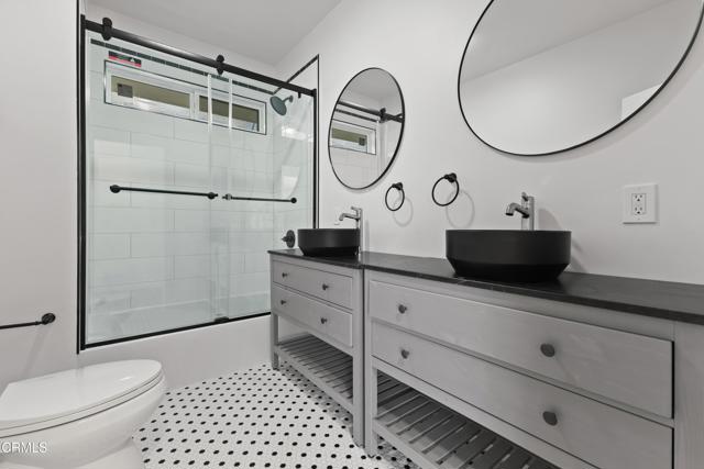 Detail Gallery Image 16 of 20 For 1623 W 11th Pl, Los Angeles,  CA 90015 - 4 Beds | 2 Baths